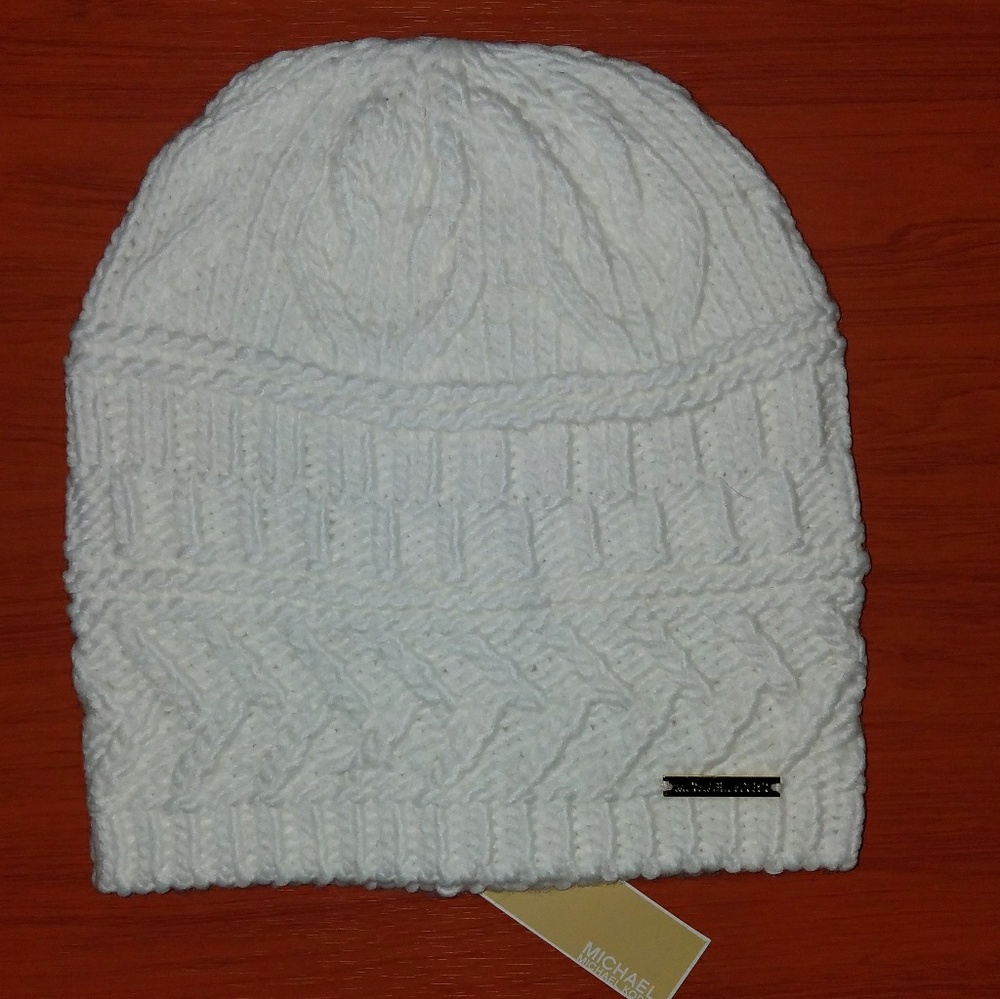 New MICHAEL Michael Kors Cream Beanie
Gold Logo
